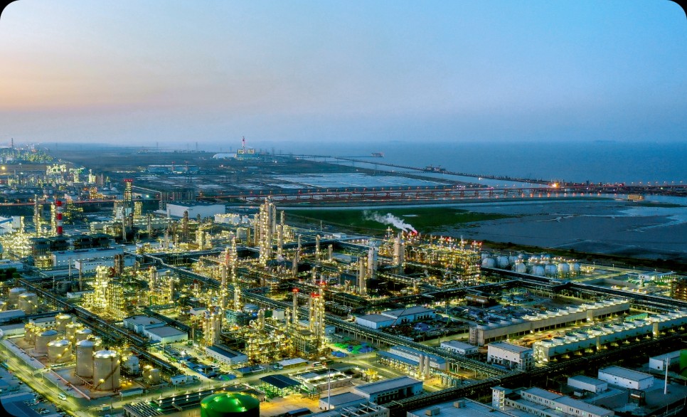 凯发k8“三位一体”AI巡检天团落地镇海炼化“巨无霸”罐区